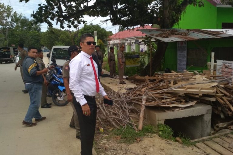 Bangunan Liar Di Batu Cermin Dibongkar Satpol PP Samarinda