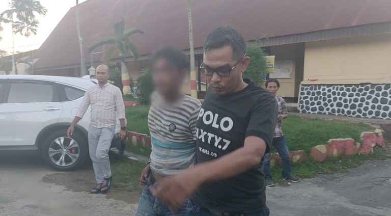 Gunakan Badik, Jambret Kehabisan Bensin, Babak Belur Diamuk Massa