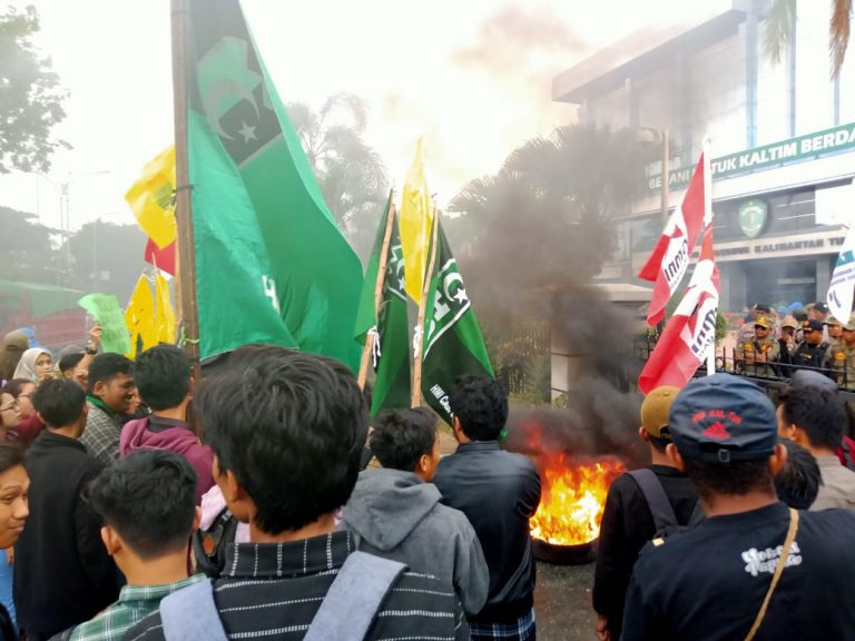 Mahasiswa Turun Aksi, Tolak Kebijakan Pemerintah yang Tidak Memihak Pada Rakyat