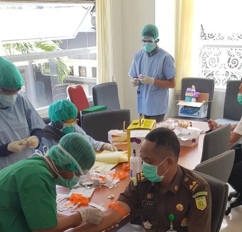 Hasil Rapid Test Pegawai Kejati Kaltim Negatif
Telah dibaca : 588 Kali.