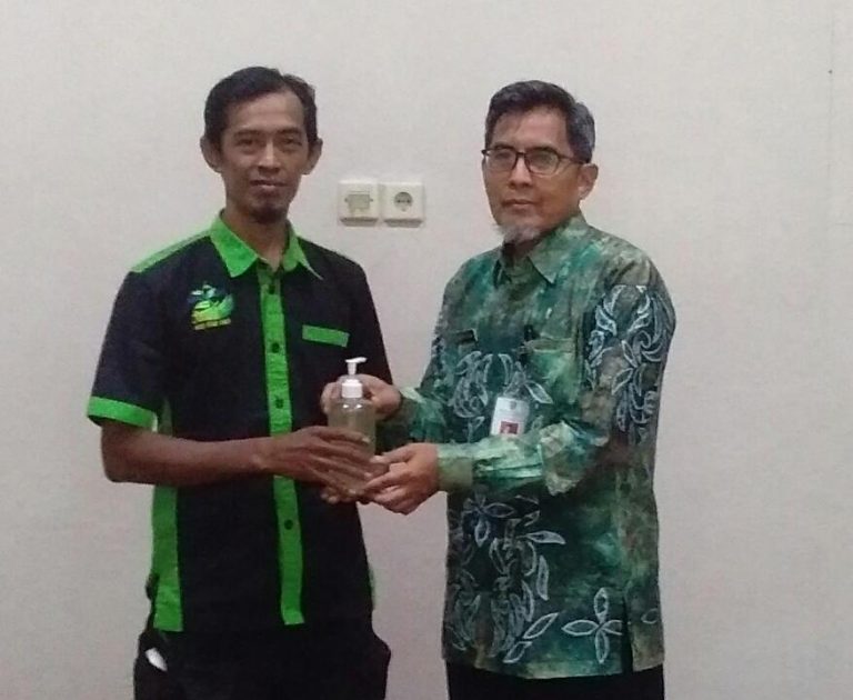 Pemuda Bukuan Buat Disinfektan Herbal Ramah Lingkungan
