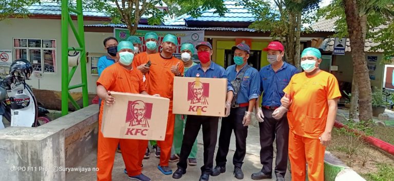 KFC Bontang Sumbang Ratusan Paket Ayam KFC ke Para Medis RSUD Taman Husada