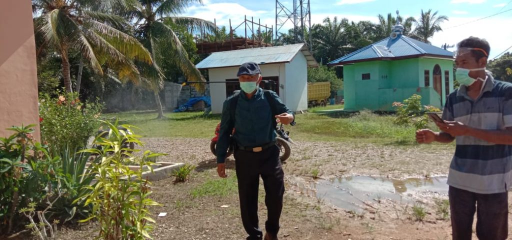 Cegah Penyebaran Covid-19, H. Son Hatta Lakukan Penyemprotan Disinfektan di Muara Wahau