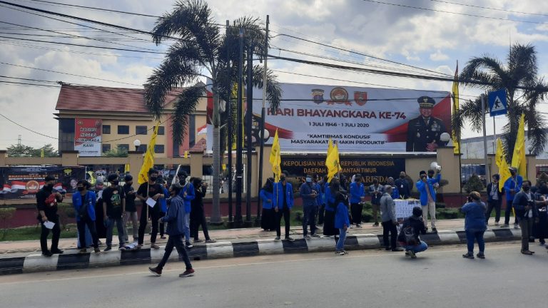 Tolak Tindakan Represif Terhadap Mahasiswa Pamekasan, PMII Samarinda Aksi di Depan Polresta