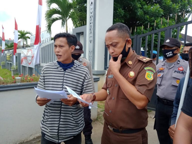 Datangi Kejati, FAM Minta Pejabat Kukar Diusut