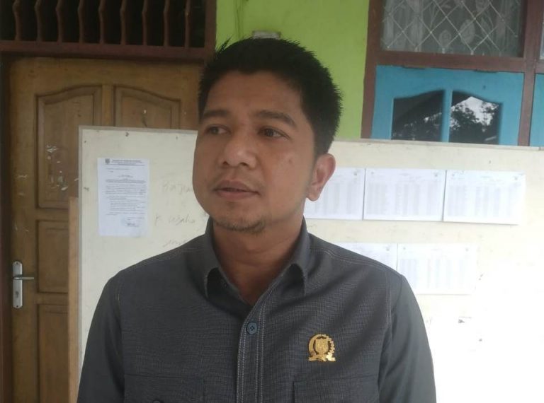 Komisi III DPRD Paser Meninjau Jalan Poros Desa Suliliran Baru yang Rusak