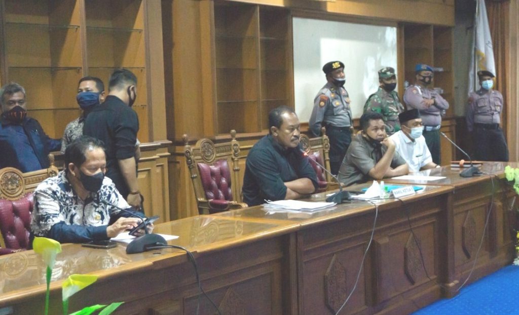 Aliansi Kutim Bergerak Ngotot Minta Ruang Paripurna