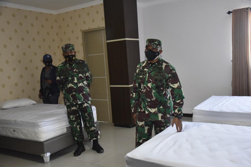 Pangdam VI/Mlw Tinjau Ruang Isolasi di Asrama Haji Balikpapan