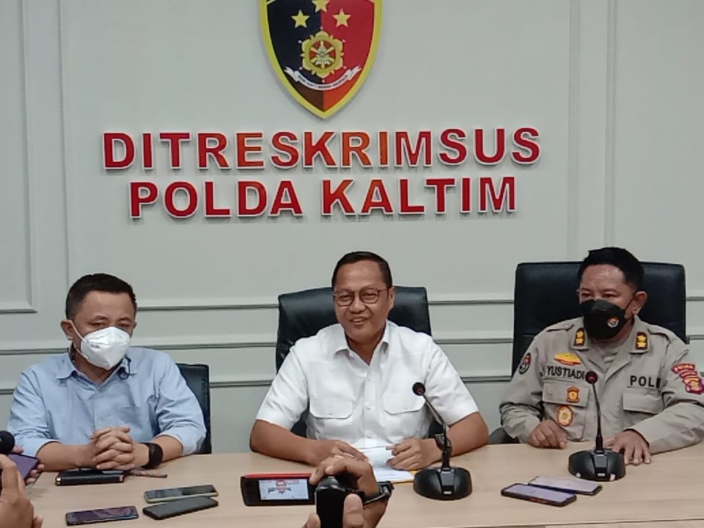 Mantan Sekda Kutim Tersangka Kasus Korupsi
            
            Telah dibaca : 1.312 Kali.