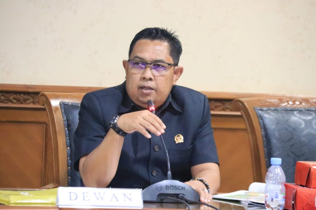 Muhammad Ali Minta Masalah PT GAM Dengan Kelompok Tani Bakuda Etam Diselesaikan Secara Persuasif
Telah dibaca : 1.142 Kali.