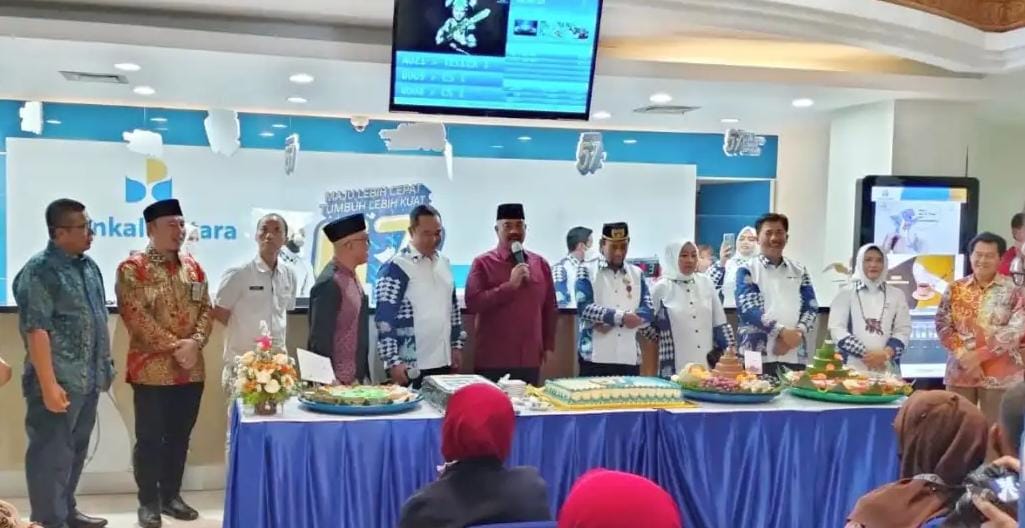 Edi Damansyah Ucapkan Selamat HUT Ke-57 Bankaltimtara
            
            Telah dibaca : 987 Kali.