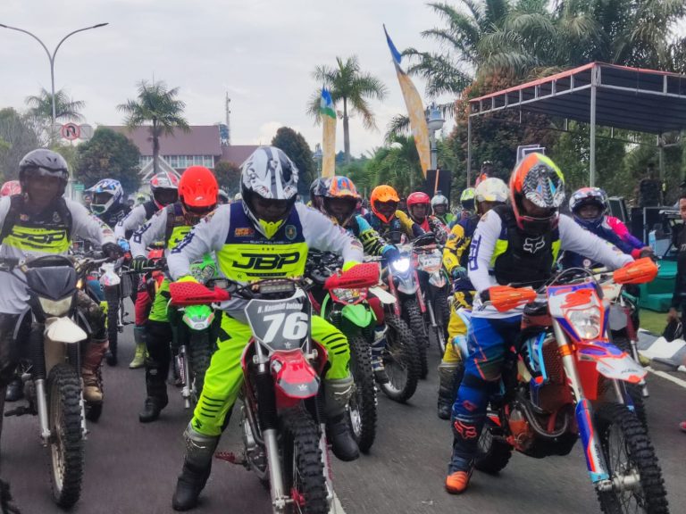 Trail Adventure Jelajah Bukit Pelangi Dikuti 700 Rider dari Berbagai Daerah