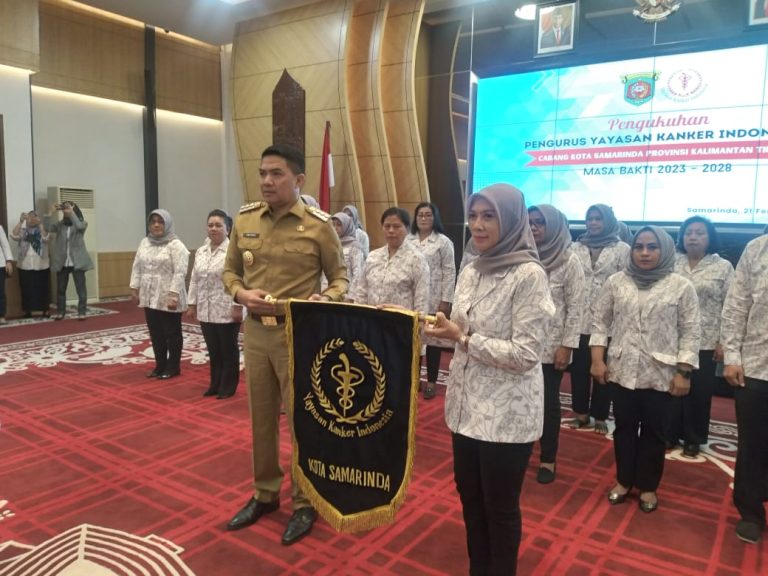 Kukuhkan Pengurus YKI Samarinda, Andi Harun : Kita Keroyokan Perangi Kanker