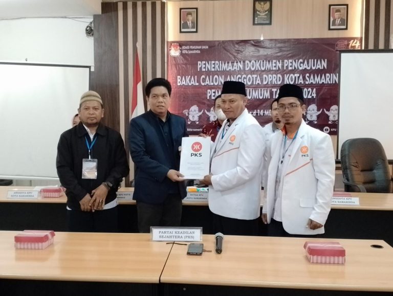 Jadi Yang Pertama, DPD PKS Samarinda Serahkan Dokumen Bacaleg ke KPU