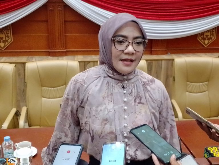 Laila Fatihah Reses, Warga Rawa Makmur Keluhkan Penerangan Jalan Hingga Banjir