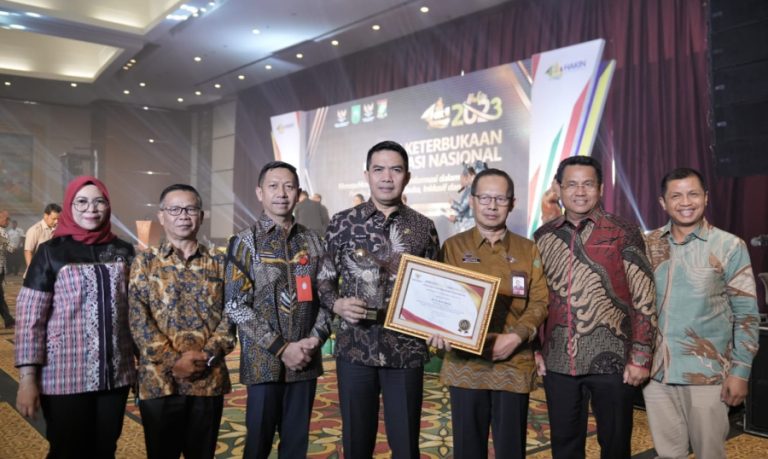 Wali Kota Samarinda Raih Penghargaan Keterbukaan Informasi Publik Nasional