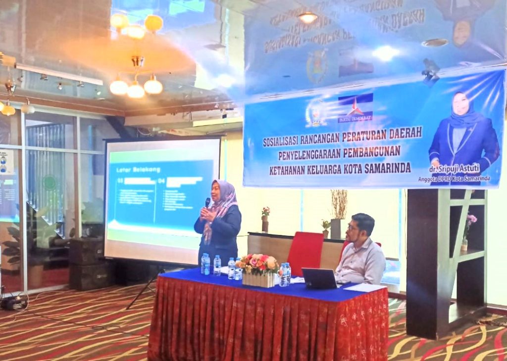 Puji Sosialisasikan Rancangan Perda Perihal Keluarga