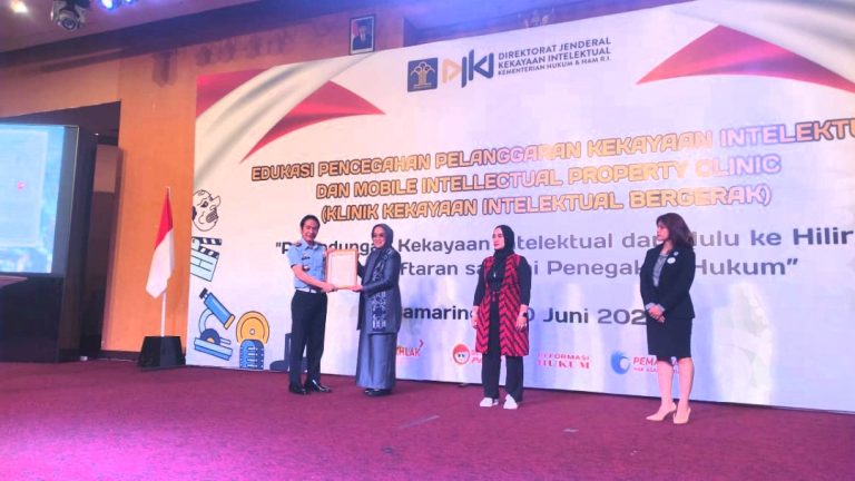 Tenun Rakat Asal Kutim Sah Secara Hukum Dengan Sertifikat KIK