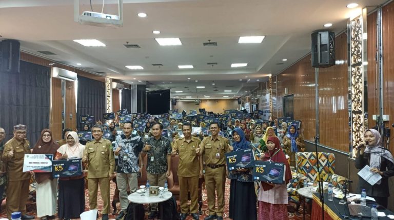 151 Laptop Dibagikan Gratis untuk PAUD di Kutim
