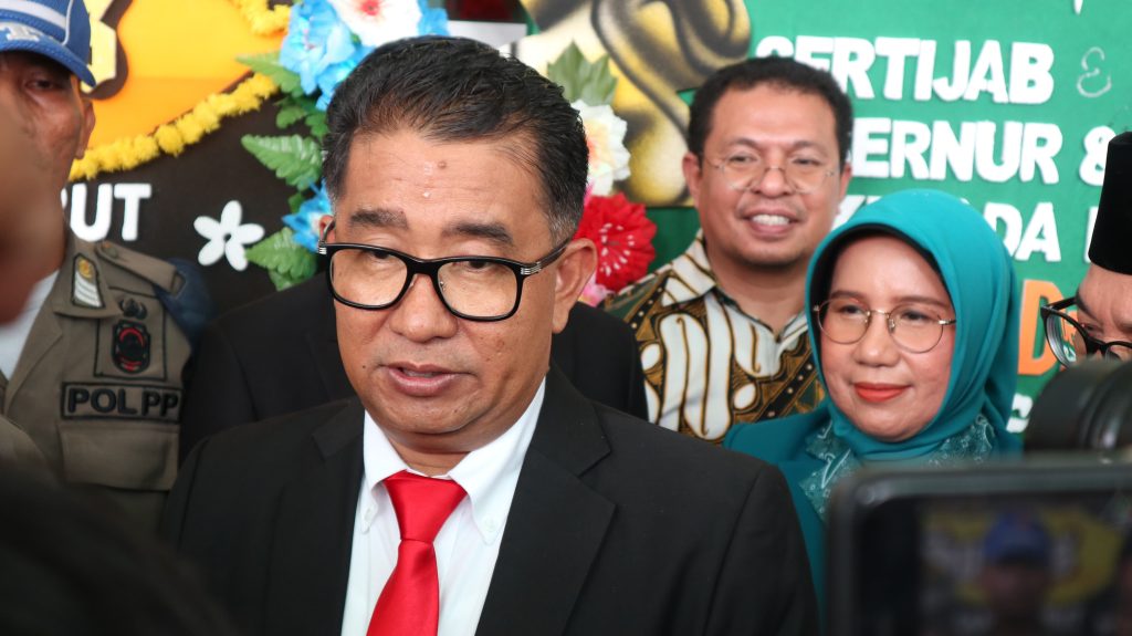 Teks: Penjabat Gubernur Kalimantan Timur Akmal Malik usai serah terima jabatan dan pisah sambut Gubernur dan Wakil Gubernur masa jabatan 2018-2023 kepada Pj Gubernur Kaltim Akmal Malik di Plenary Hall Sempaja Samarinda, Rabu (4/10/2023).