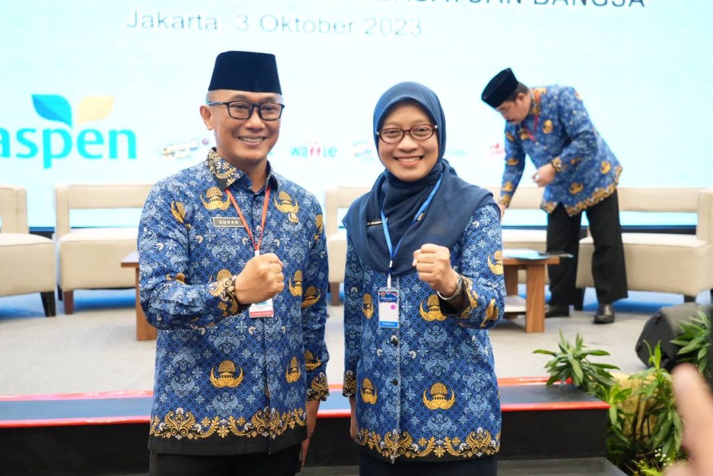 Teks: Sekda Kaltim Sri Wahyuni bersama Ketua Umum Dewan Pengurus Korpri Nasional Zudan Arif Fakhrulloh.