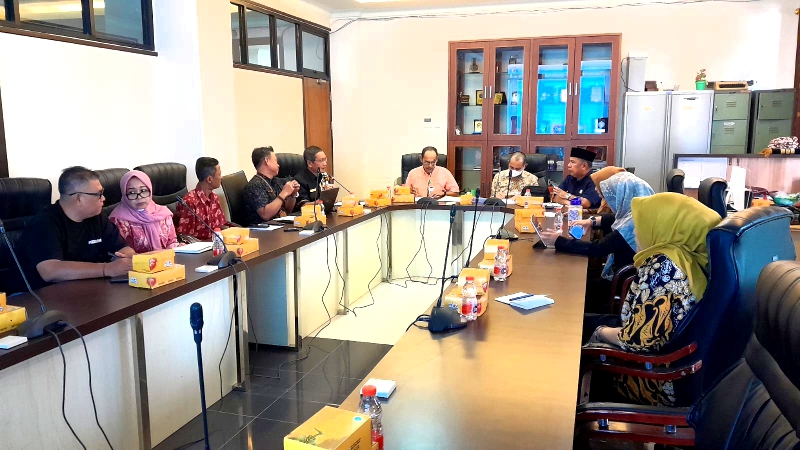 Optimalkan RPK Kukar, Diskominfo dan Komisi IV DPRD Kukar Gelar RDP
            
            Telah dibaca : 794 Kali.