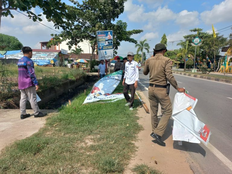 Satpol PP dan Bawaslu Tertibkan Algaka Pemilu 2024 di Kutim