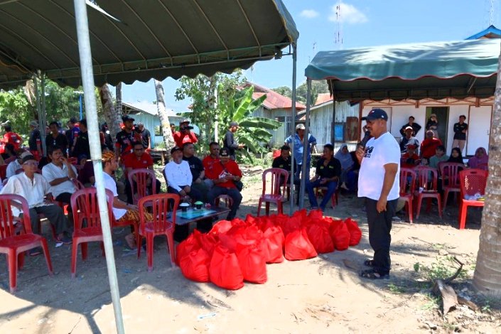 Bupati Kukar Turut Serta Dalam Kegiatan Bakti Sosial 0775