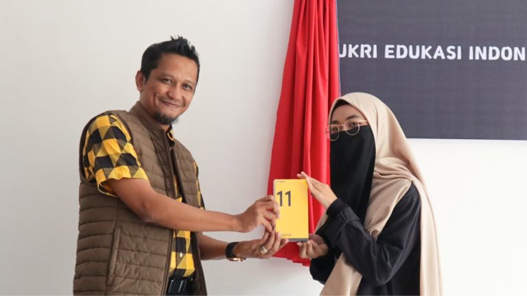 Rayakan Ulang Tahun Insitekaltim.com, Nidya Listiyono Beri Penghargaan Dua Wartawan MSI