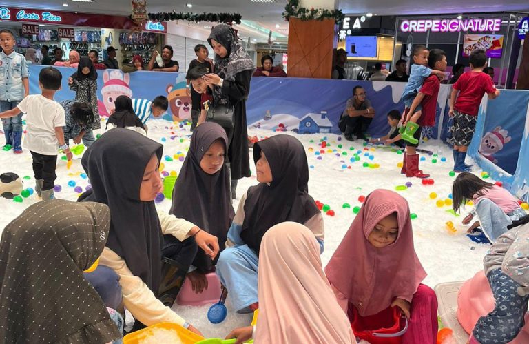 Libur Tahun Baru, Destinasi Main Salju Diserbu Pengunjung
