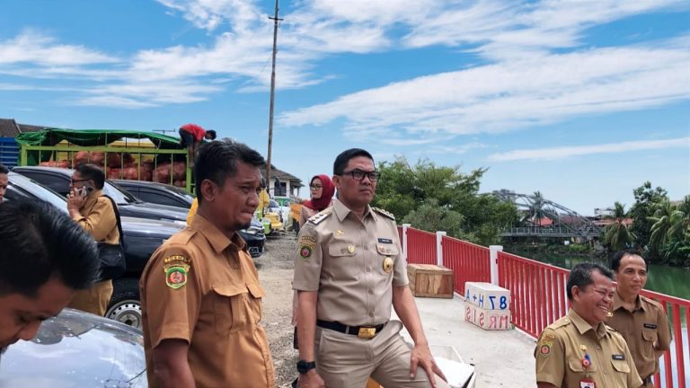 Ruang Publik Disalahgunakan, Andi Harun: Iklan Rokok Tanpa Izin Wajib Dihapus