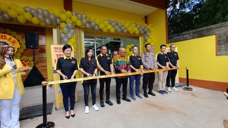 Kumpulkan 700 Kg Sampah, MR DIY Resmikan Toko ke-800 dengan Gerakan Aksi Bersih Sungai Mahakam