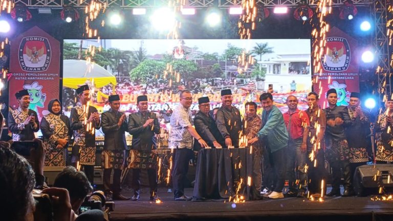 Fitri Carlina Meriahkan Peluncuran Tahapan Pilbup Kukar 2024