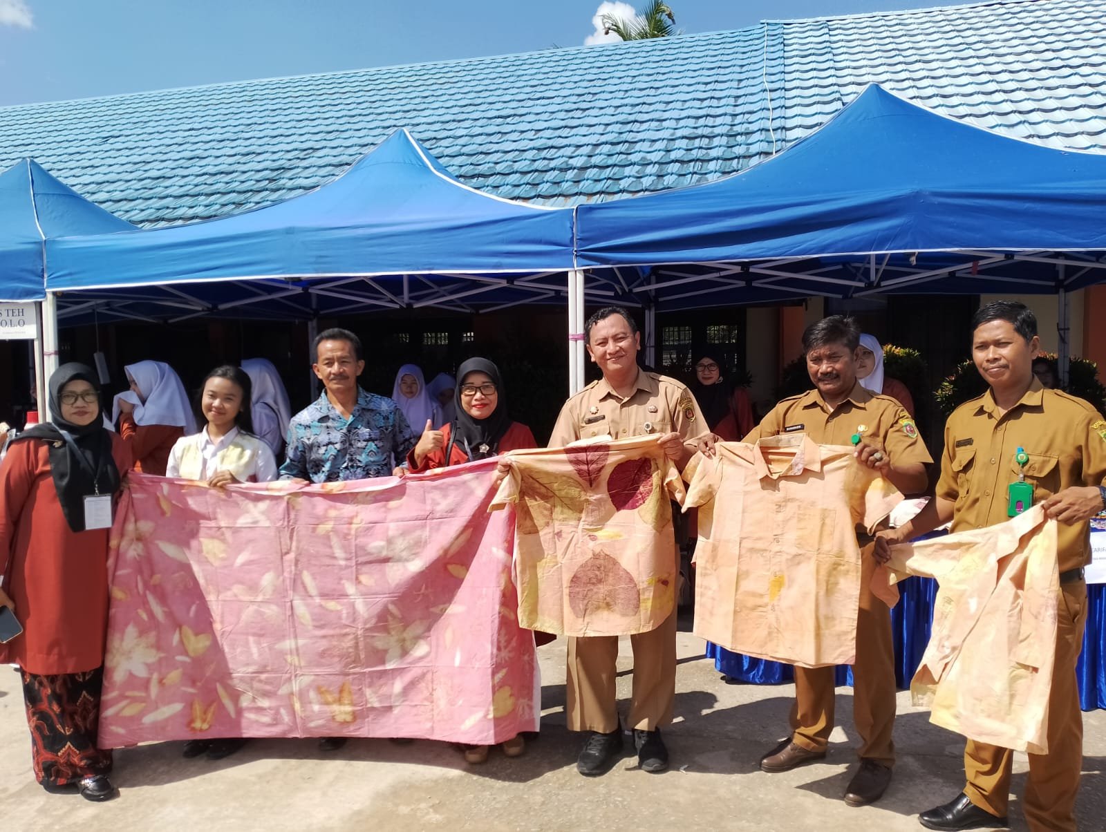 Siswa SMAN 7 Samarinda Sukses Sulap Limbah Jadi Karya Wastra Ecoprint ...