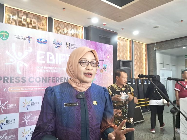 Kirab Budaya EBIFF Memukau, Sekda Sri Ajak Warga Pertahankan Keramahan