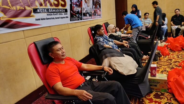 KKSS Samarinda Kombinasikan Donor Darah dan Sunatan Massal Gratis untuk Pelantikan Penuh Makna