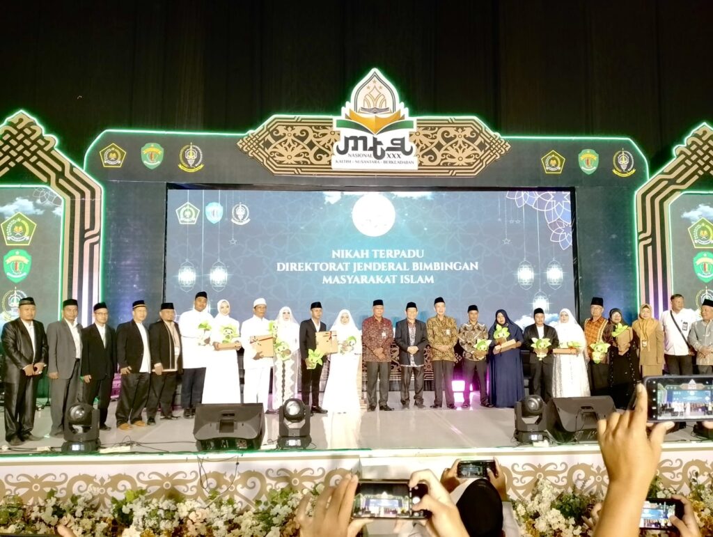 Nikah Massal MTQN XXX Tahun 2024, 6 Pasutri Dihalalkan
Telah dibaca : 963 Kali.