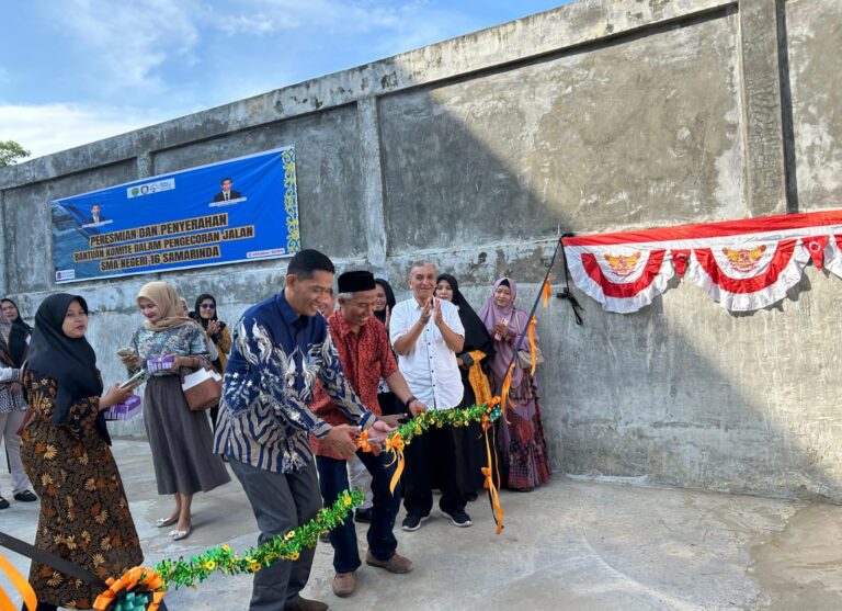 Jalan Cor SMA 16 Samarinda Diresmikan, Wujud Kontribusi Komite Untuk Warga Sekolah