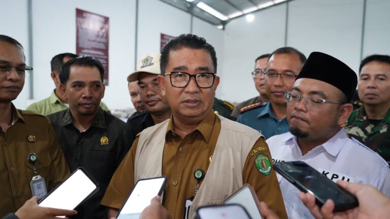 Kunjungi Gudang Logistik, Akmal Apresiasi Kolaborasi KPUD Balikpapan