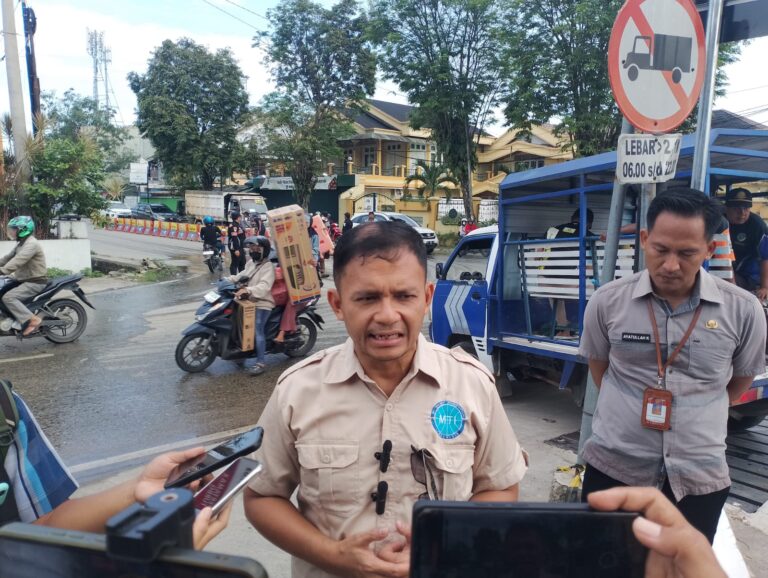 Imbas Macet Parah, Jalan Gatot Subroto II Jadi Satu Arah