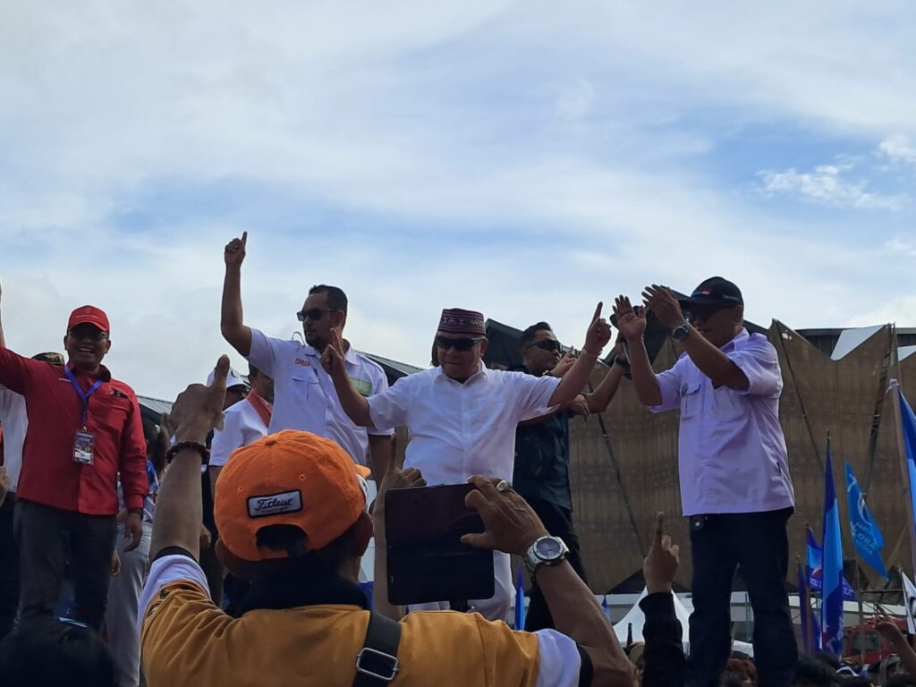 Pendukung Penuhi Gor Segiri, Isran Bangga Mereka Datang Tanpa Politik Uang