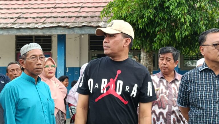 Wali Kota Samarinda Tinjau SDN 004 Loa Janan Ilir, Janji Revitalisasi dalam Setahun
