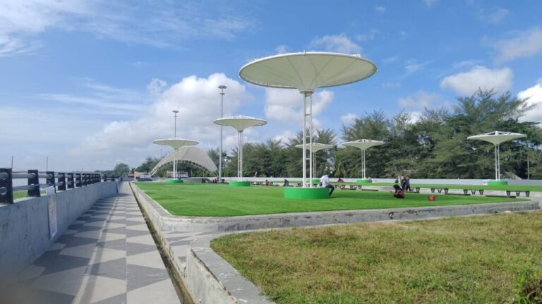 Pemkab Kukar Resmikan Taman Eks Tanjong Sebagai Ruang Publik dan UMKM