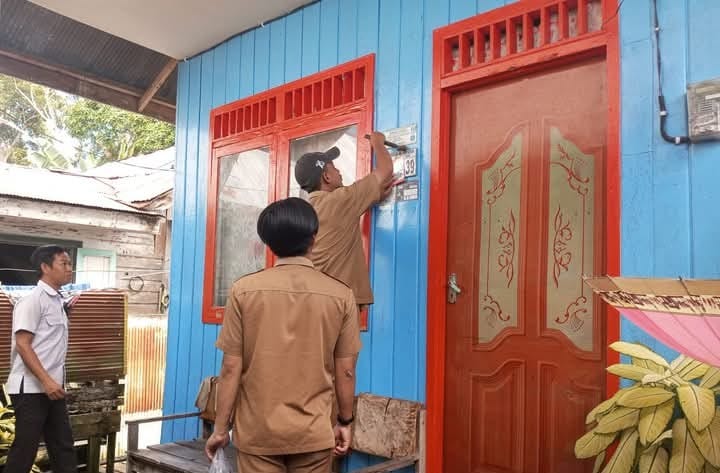 Muara Muntai Ilir Mekarkan RT, Penomoran Rumah Dimulai
            
            Telah dibaca : 671 Kali.