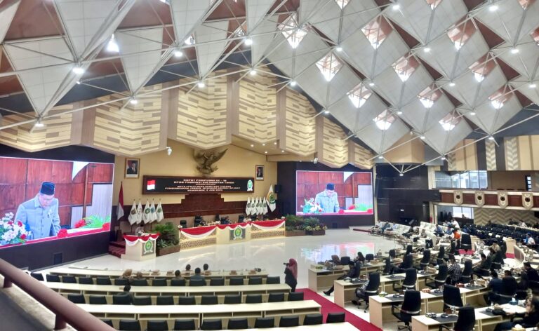 Fraksi PDI Perjuangan Soroti Substansi dan Metodologi dalam Ranperda RPJMD Kaltim 2025–2029