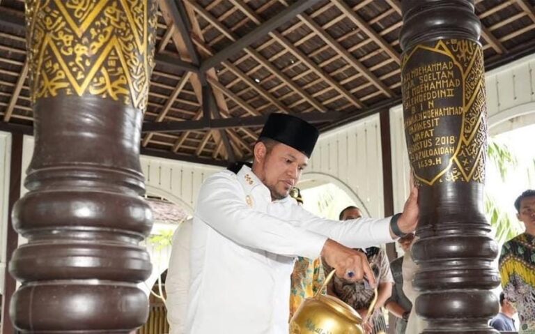 Gubernur Kaltim Silaturahmi ke Kesultanan Kutai Kartanegara