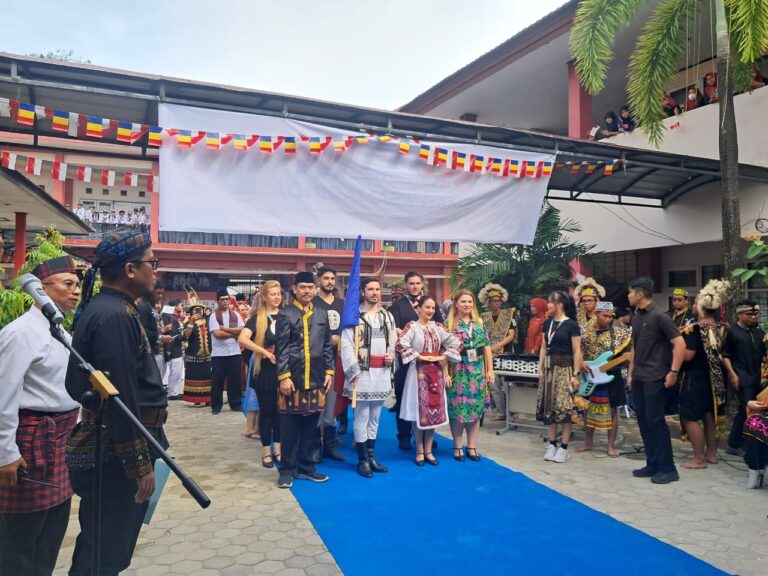 Sambut Delegasi Rumania, SMK Negeri 7 Samarinda Tampilkan Budaya dan Bakat Siswa
