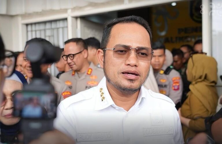 Tinjau Kondisi Jalan Nasional Samarinda-Bontang, Gubernur Kaltim Minta Blokir APBN Segera Dibuka