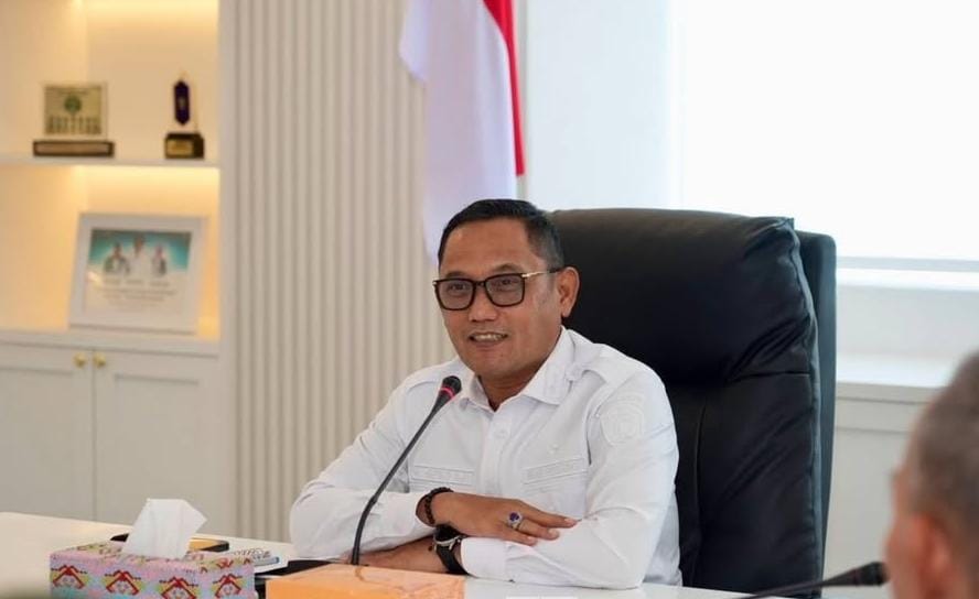 Wagub Seno Aji Terima Silaturahmi Dandenpom VI/1 Samarinda, Sinergi Sipil-Militer Diperkuat Lewat Ngopi Bareng
            
            Telah dibaca : 1.957 Kali.