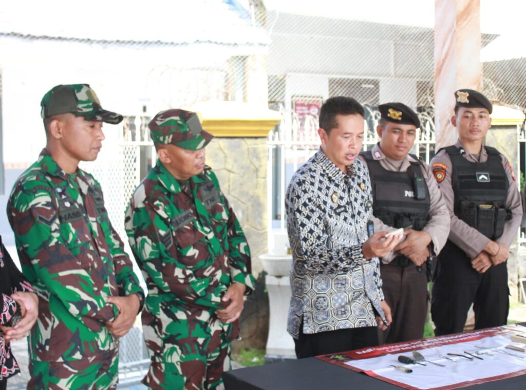 Lapas Pasuruan Gelar Operasi Gabungan Usai Pisah Sambut Pejabat Struktural
Telah dibaca : 2.603 Kali.